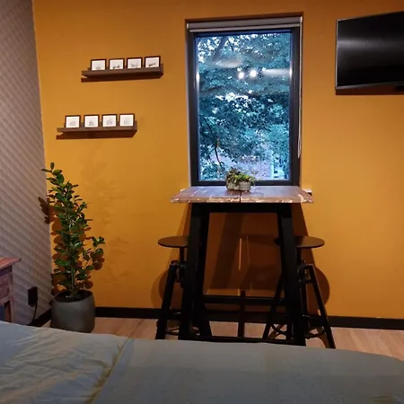 Aan De Burgwal בית אירוח אנקהאוזן