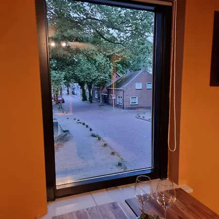 Aan De Burgwal 홈스테이 *
