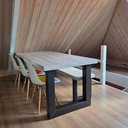 Aan De Burgwal בית אירוח