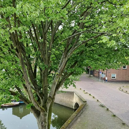 Aan De Burgwal 홈스테이 엥크휘젠