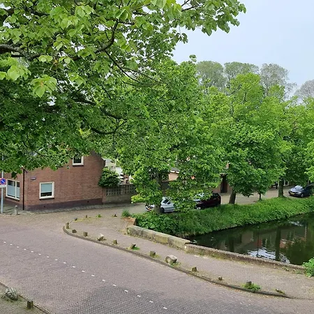 Aan De Burgwal בית אירוח *